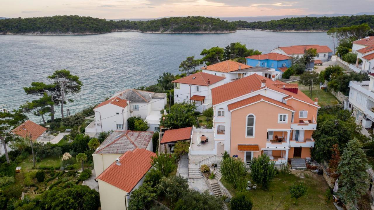 Apartments And Rooms Bolero Раб Экстерьер фото